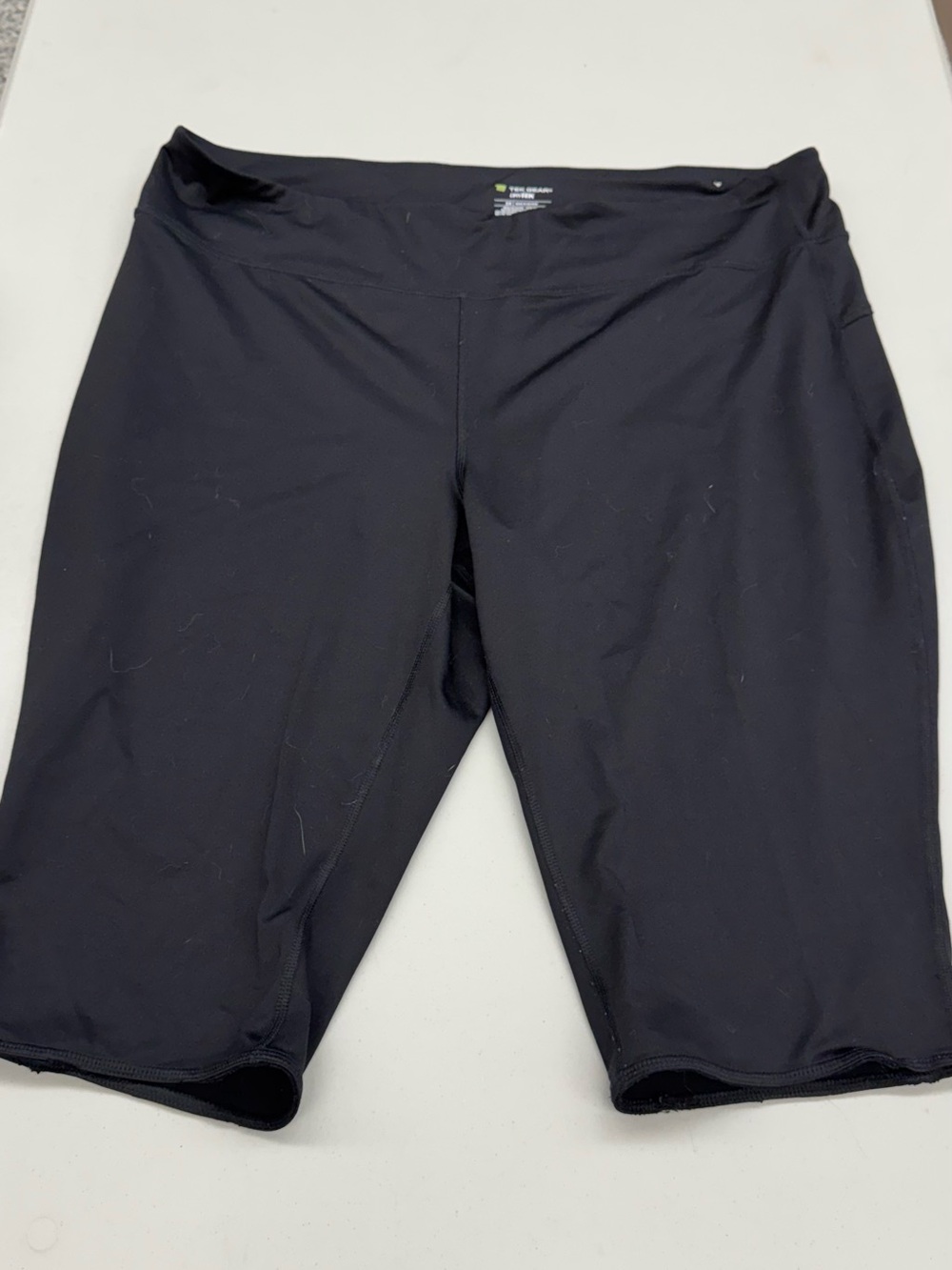 tek gear Women's Plus Size Black Athletic Athleisure Capris long Bermuda shorts